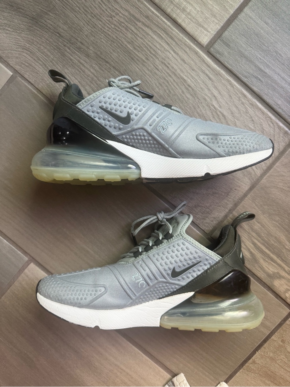 Nike Air Max 270 - Picture 4 of 11